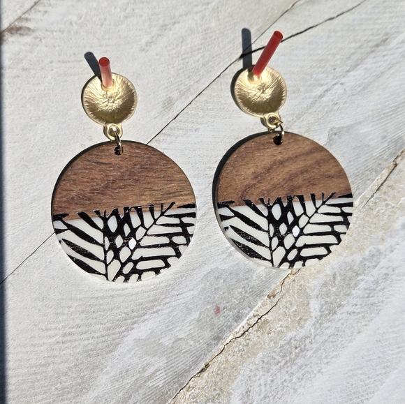 Wooden Resin Earrings - Picture 5 of 5